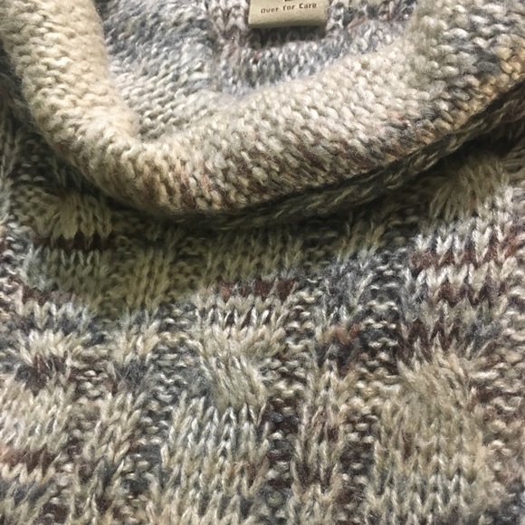 Sweater - Picture 3 of 3